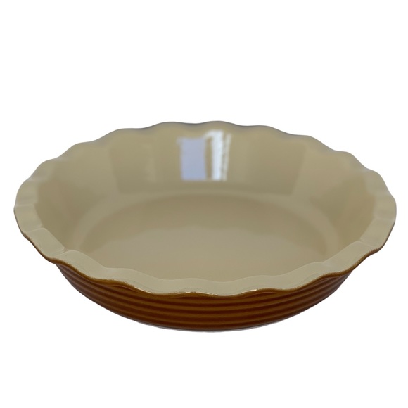 Emile Henry 10” Round Ruffled-Edge Pie Plate Pie Dish - Picture 5 of 9